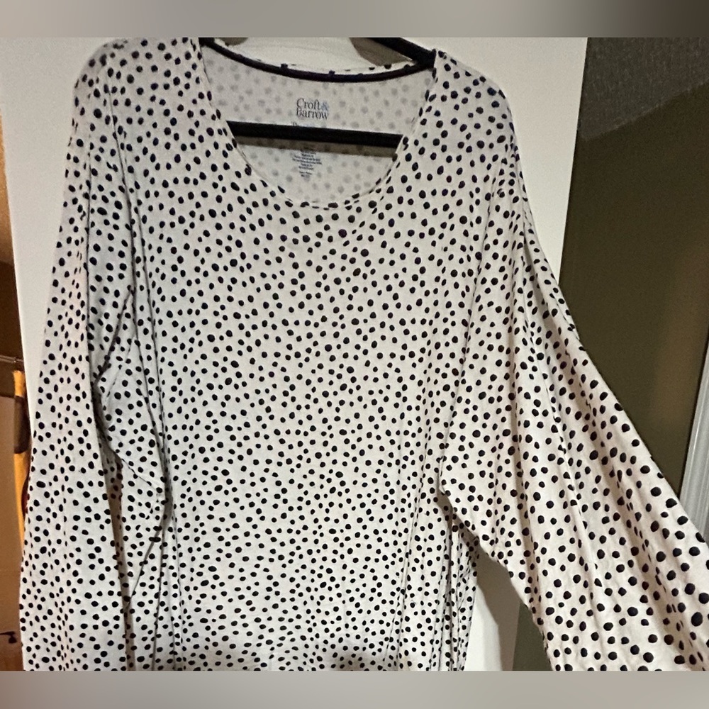 Croft & Barrow 4X white w/ black polka dots long sleeve shirt